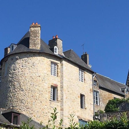 Bed and Breakfast La Maison Sur Les Remparts Domfront  Exterior foto