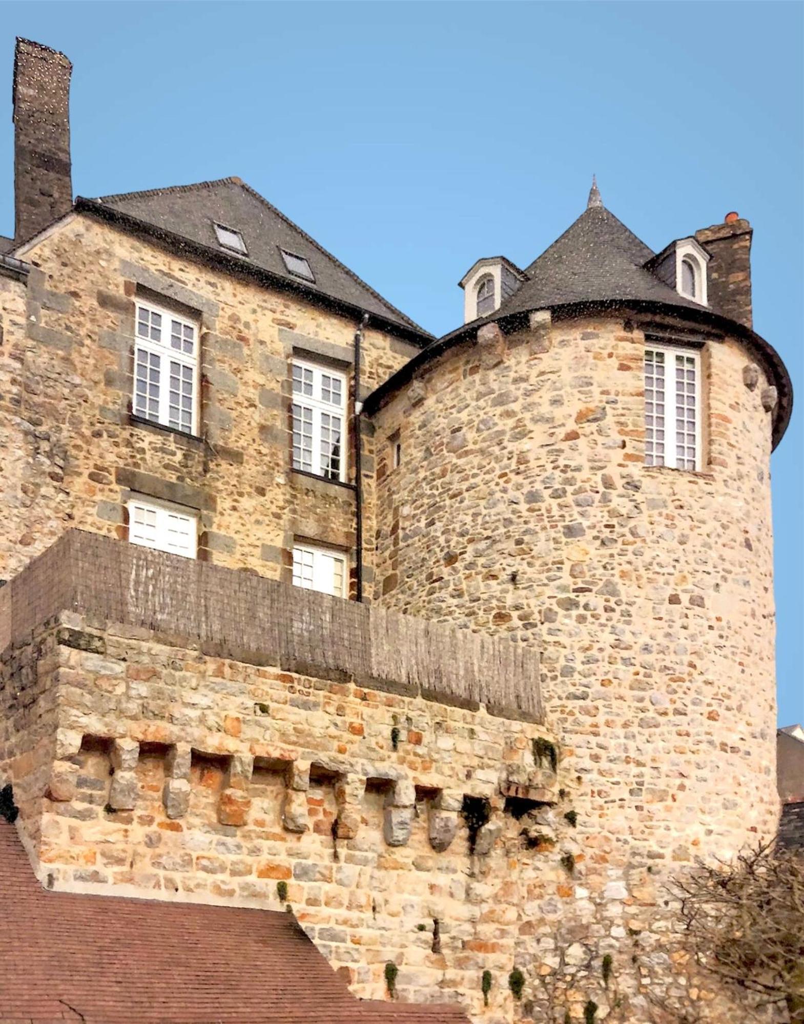 Bed and Breakfast La Maison Sur Les Remparts Domfront  Exterior foto